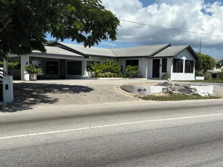 Cozy Cayman Guesthouse - Minutes to Beach + Dining & Shops