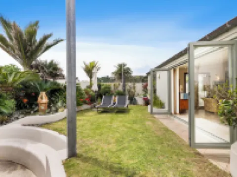 Beachfront on Waiheke Hotels in Waiheke Island