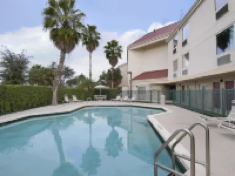 Red Roof Plus+ West Palm Beach Hotels in West Palm Beach