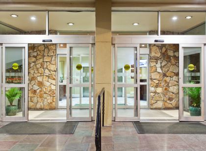 Holiday Inn Charleston-Riverview