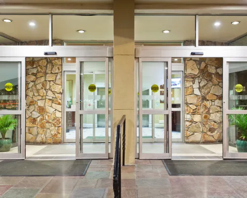 Holiday Inn CHARLESTON-RIVERVIEW by IHG Hotels near Plum Elements