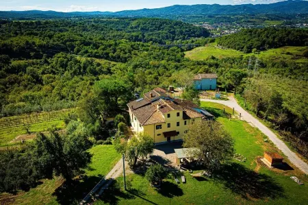 At Di Toni's house, for families and groups Отели в г. Террануова-Браччолини