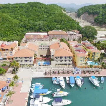 Holiday Inn HUATULCO by IHG Hotels near Playa Santa Cruz