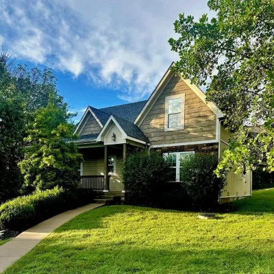 Deep Roots Den on Table Rock. Great get away location. Rare find. Hotels near Big Cedar Lodge