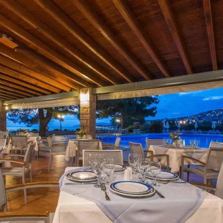 Delfinia Hotel & Bungalows