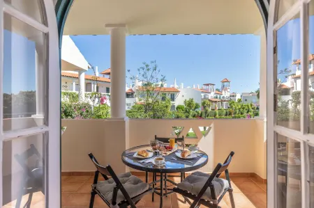 Old Village & Prestige Отели рядом с достопримечательностью «Praia da Quarteira»