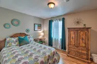 Vintage Downtown Vegas Retreat < 3 Mi to Strip!