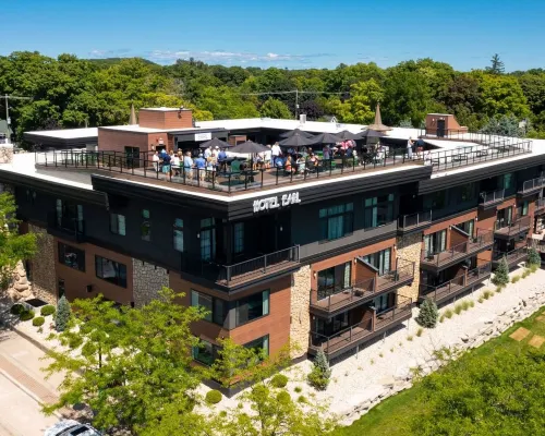 The Earl in Charlevoix Hotels in Charlevoix