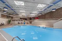 Executive Residency by Best Western Waterloo  Cedar Falls - Pools