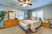 By Dtwn Lubbock! Spacious 4Br Home Near Texas Tech - Bungalows