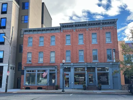 Luxury Lancaster Downtown Condo - 3 blocks from Central Market!