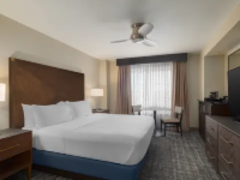 Embassy Suites by Hilton Laredo Hotel di Laredo