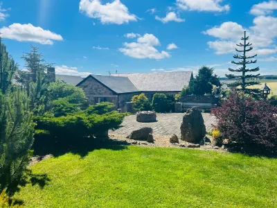 Sleeps 10 - Hot Tub - Pool Table - Play Park Hotel a 