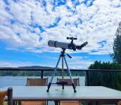 Oceanfront Cottage: Private Dock, Beach Access, Hot Tub, BBQ & Free Kayaks Hotels in Sooke