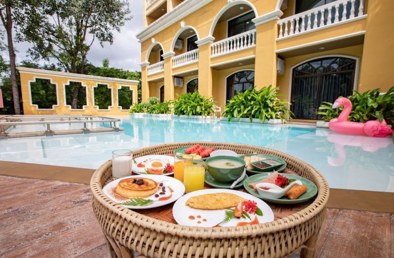 Royal Pineapple Hotel | a welcome to wealth and good fortune photo 5