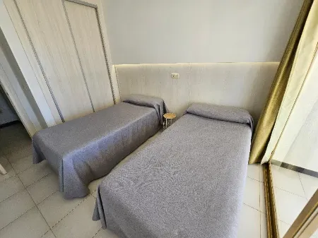 Apartamentos Maria Victoria Отели рядом с достопримечательностью «Platja de Llevant»