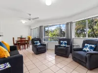 Spacious Esplanade Apartment with Rooftop Access - Apartments