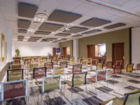 โนโวเทล ลียง เซ็นเตอร์ คองฟลูอองซ์ บอร์ด เดอ โซน