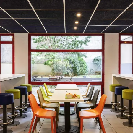 Ibis Budget Paris Porte d'Italie Est Отели рядом с достопримечательностью «Валь-де-Сен»