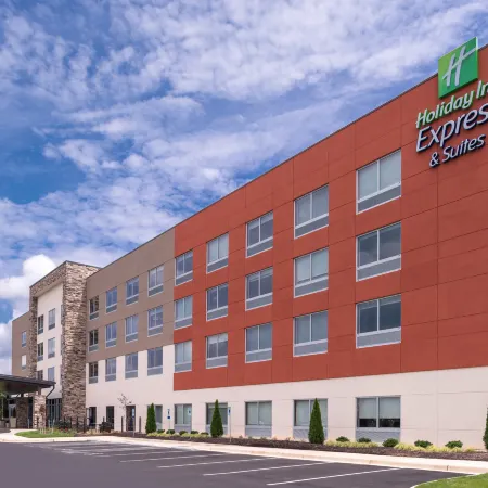 Holiday Inn Express & Suites FARMVILLE by IHG
