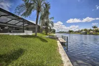 Canal-Front Cape Coral Home: Pool & Patio - Parkering