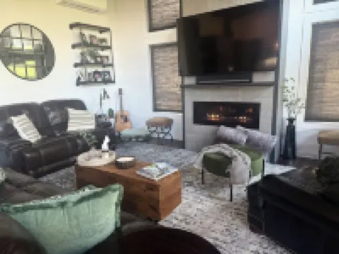 5 STAR Modern Bungalow in the heart of Downtown