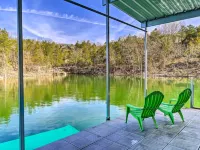 Cabin Retreat on Table Rock Lake w/ Fire Pit! Hotéis em Shell Knob