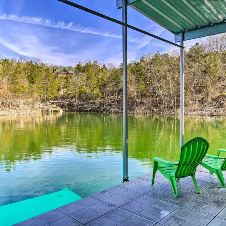 Cabin Retreat on Table Rock Lake w/ Fire Pit!