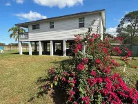 Rancho Alegre country getaway Bring your boat -lake is 15 mts away. PET FRIENDLY