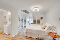 Epic Brunswick Apartment with Deck! - 3-Star
