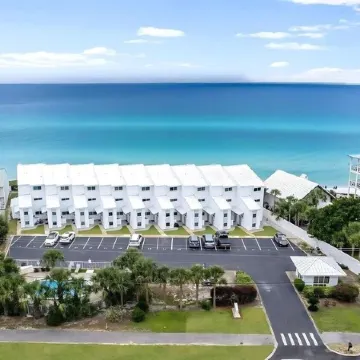 Expansive view of gulf from 2 balconies on private beach - steps from the sand!