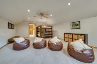NW Family Oasis: 6Br Modern Gem Near Rainier! - Wifi