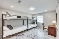 < 1 Mi to Sau: Newly Renovated Home w/ Yard! - WiFi