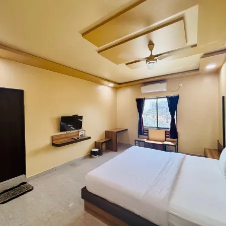 Hotel Decent Somnath