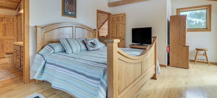 On-site Trails & Private Beach! Lake Huron Retreat Hotéis em Alcona County