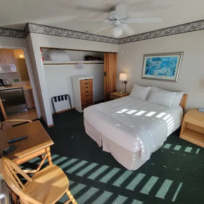 The Beach Cottages Hotels near شاطئ المحيط الهادي
