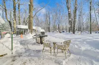 Pet Friendly Family Home: 1 Mi to Otsego Lake