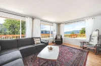 Point Lyle 3 Bedroom Home by RedAwning
