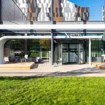 X Hotel Hotel Exterior