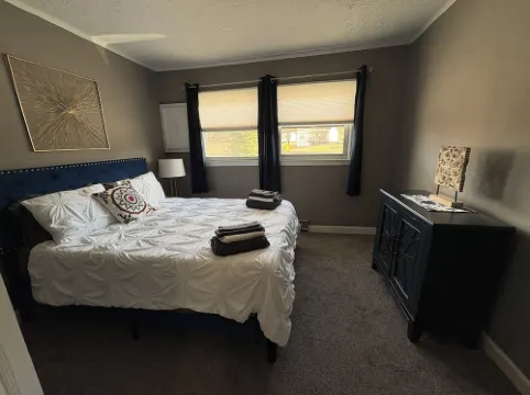 Cozy Court Street #5 Hotels in Fayette County