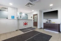 Studio 6 Toronto - Mississauga with Kitchenettes