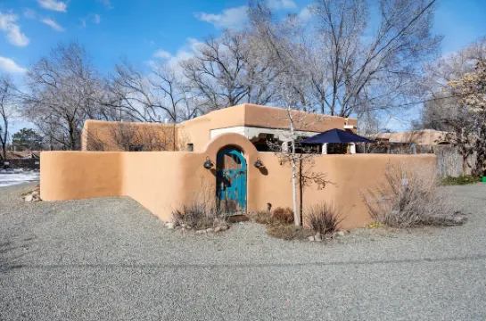Downtown 100 Year Old Adobe - Walk to the Santa Fe Plaza & Railyard District