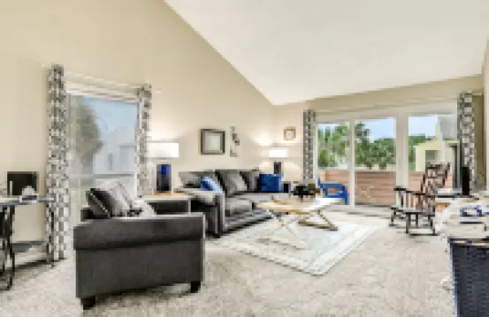 Oceanfront Condo With Pool, Grill, Central AC, Washer/dryer, & Snowbird Friendly