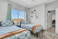Immaculate, Modern Stay Steps to Beach With Amazing Ocean Views
