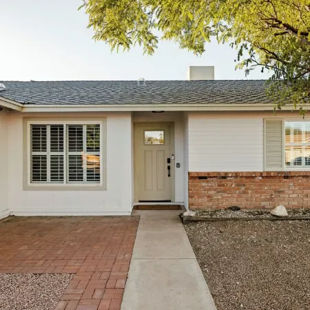 Spacious 5Br Retreat with Heated Pool, Hot Tub, Arcade, Fire Pit & Games