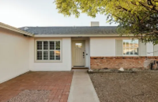 Spacious 5Br Retreat with Heated Pool, Hot Tub, Arcade, Fire Pit & Games