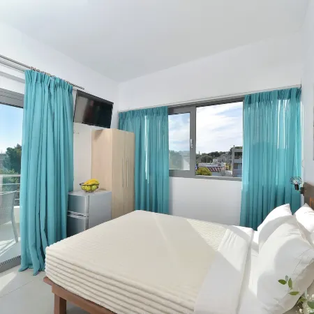 Sun Day Apts Free Airport Shuttle Отели в г. Спата-Артемида