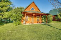 Cozy Columbia Cabin w/ Shared Lake Dock! - Pet friendly
