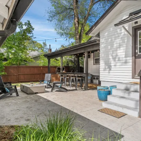 CSU Hideaway King Bd, Backyard Oasis, EV Charger