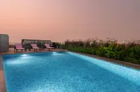 Hilton Garden Inn Mumbai International Airport - Pool